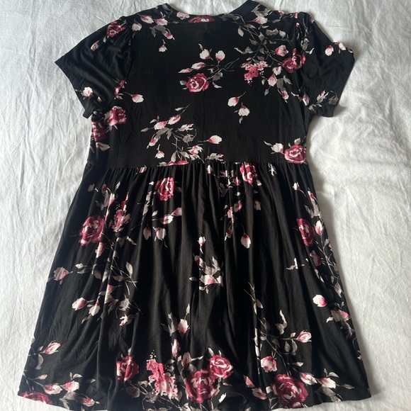 Torrid Black Top with Pink and White Floral Pattern - Picture 4 of 5